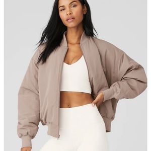 NWT ALO YOGA faux fur urbanite bomber in taupe/ivory. Size medium.
